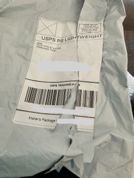 Rapport de sécurité du consommateur Scam Alert On February 8, 2023, I purchased a pair of Sandals from a Vendor on Facebook .
It was li... photo #1