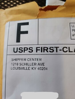 Yellow envelope with cardboard Foto #1