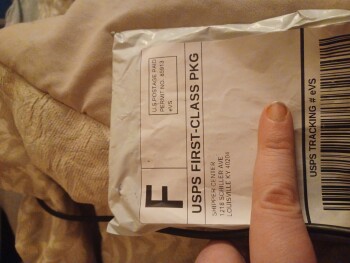 The same this happened to me today too. Weird. 2 little pieces of cardboard. Foto #1