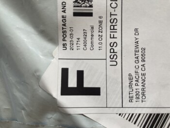 Informe de seguridad del consumidor Scam Alert I ordered two dresses off of Facebook ad. Finally received them and quality is horrible!... foto #2