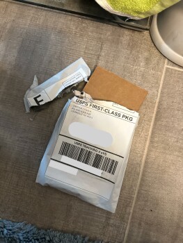 消费者安全报告 I am reporting an empty package I received a package that only had a piece of cardboard in it

I'm... 照片 #2