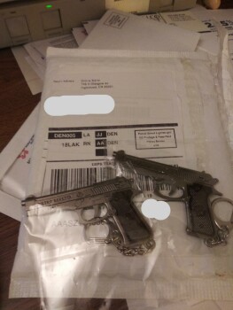 the receipt of 2 miniature pistol keychains that I did not order photo #1