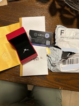 Encargué ropa en dos paginas diferentes y estaban usando el nombre de Macy’s y me llegó el mismo anillo estafa صورة فوتوغرافية #1