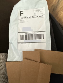 Cut up cardboard received from Shipping Center in KY foto #1