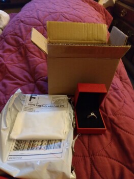 A ring that I did not order I ordered  some sandals photo #1