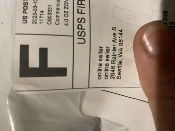 消费者安全报告 Received a horse scarf I did not order I received a horse printed scarf in the mail today that I did... 照片 #1