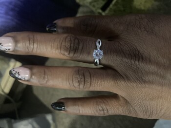 I received a ring I did not order I did order some clothes from this Chinese site an never. Got them صورة فوتوغرافية #1