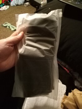 Rapport de sécurité du consommateur Socks that I didn't order but I did order a greenhouse I received 2 pairs of socks that I didn't ord... photo #1