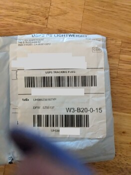 Rapport de sécurité du consommateur I am reporting a package that I didn't order I received a pair of two socks that I did not order. Fr... photo #2