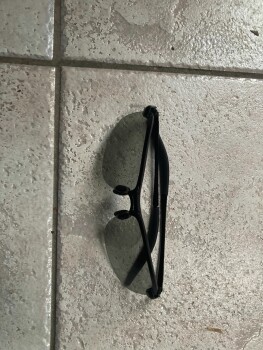 I ordered a motorized bike and was sent a pair of crappy sunglasses Foto #1