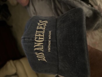 Verbrauchersicherheitsbericht I received a order that I didn’t order I had a package of a hat that I didn’t order and I wouldn’t h... Foto #1