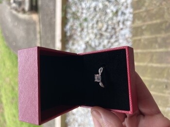 Informe de seguridad del consumidor I didn’t order a ring I would like to know why I didn’t receive merchandise I ordered from Macys... foto #1