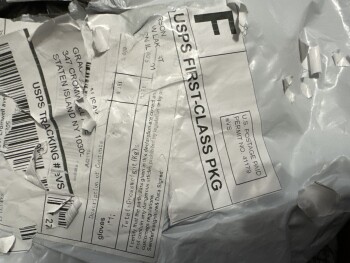 Verbrauchersicherheitsbericht LI Chaoren I was sent gloves from this place that I believe was from a bad shopping site I peeled of... Foto #2