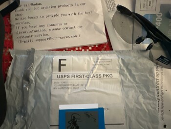 Ordered an electrical scooter and got a fake pair of Ray-Ban sunglasses صورة فوتوغرافية #1