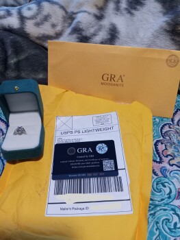 Verbrauchersicherheitsbericht Package not ordered I ordered clothes from a company located in California. I tracked the package th... Foto #8