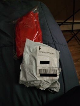 I'm reporting packages sent to me from  a company called CARSON photo #1