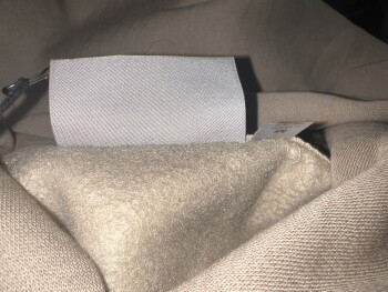 Verbrauchersicherheitsbericht Unordered package My girlfriend and I noticed a package in the mail today. We haven’t ordered anythi... Foto #6