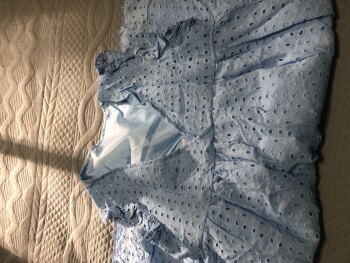 تقرير سلامة المستهلك On Line Seller I received a package in the mail that I did not order. It was a blue dress for a litt... صورة فوتوغرافية #1