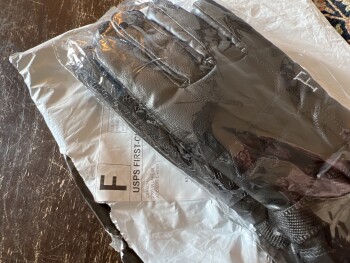 Verbrauchersicherheitsbericht Unsolicited item received Received gloves from Carson at 2101 W Lake St, Addison, IL 60101. I never... Foto #2