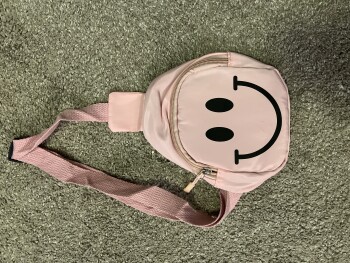 Verbrauchersicherheitsbericht Scam Alert I ordered the suitcases from a Facebook site that popped up. It’s said it was delivered 1... Foto #1