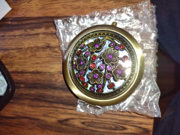 Verbrauchersicherheitsbericht Scam Alert Received a mirror I did not order... How do you know if you been scammed?? I have ordered... Foto #1