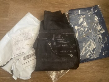 Rapport de sécurité du consommateur Receiving item from 12500 SLAUSON AVE I received a package today two leggings I did not order. photo #1