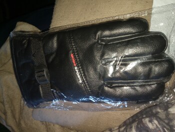 I received a pair of gloves from "Online Seller" that I did NOT order!! photo #1