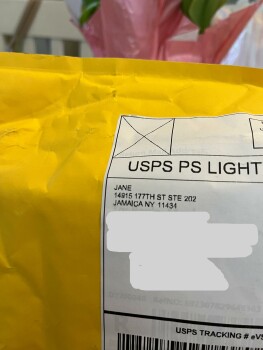 Rapport de sécurité du consommateur A scam!!!!! I ordered the items on the site featured on facebook. They charged my account on 3/19/20... photo #2