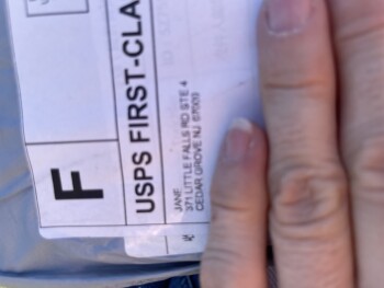 Relatório de segurança do consumidor Unordered item Unordered item from this address came today with the sender only listen as JANE. foto #1