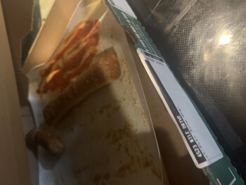 Avaliação do consumidor - Segurança alimentar Papa Johns Pizza, Macarthur Road, Whitehall, PA, USA Yesterday , Not sure but I believe it was the p... foto #1