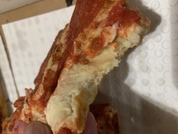 Avaliação do consumidor - Segurança alimentar Little Caesars Pizza, West Base Line Street, San Bernardino, CA, USA I purchased a deep dish and it... foto #1