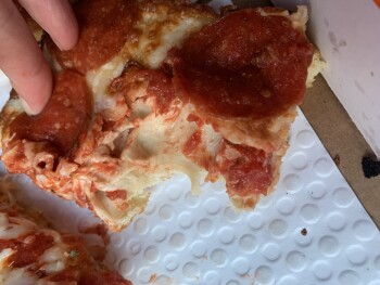 Avaliação do consumidor - Segurança alimentar Little Caesars Pizza, West Base Line Street, San Bernardino, CA, USA I purchased a deep dish and it... foto #2