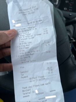Avaliação do consumidor - Segurança alimentar Zaxby's Chicken Fingers & Buffalo Wings, Roosevelt Boulevard, Jacksonville, FL, USA I ordered a wing... foto #2