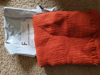 Reception of an item I didn't order from a company I had not heard of previously. Foto #1