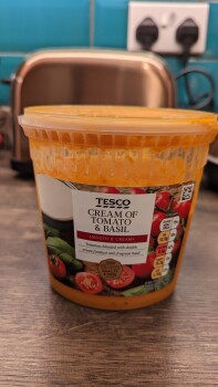 Avaliação do consumidor - Segurança alimentar Tesco Extra, Bristol Road, Quedgeley, Gloucester, UK My wife has been violently sick repeatedly toda... foto #1