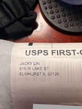 My husband received sunglasses from a Jacky Lin and he never ordered them! Foto #1