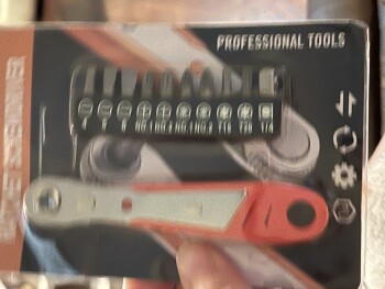 Rapport de sécurité du consommateur Steriodrip pet gate scam I purchased a pet gate online for $49.98. I received a small screw driver i... photo #1