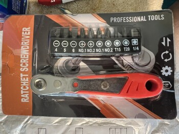 消费者安全报告 A Scam I ordered a portable dog pen/fence  for $39.98 and received a $5.00 screwdriver. Big Scammers... 照片 #2