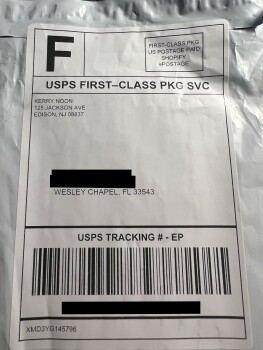 received a packet with a pc of cardboard and don't know why صورة فوتوغرافية #1