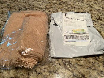 A package I didn’t order. Ugly very flimsy scarf Foto #1