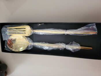 I ordered a 96"x24"x"18 container garden box for $19.97 on fb. I never received an email photo #1