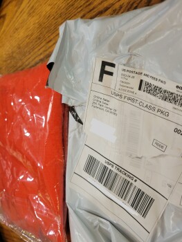 Unordered orange cloth foto #1