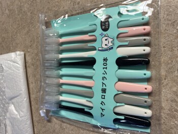 Informe de seguridad del consumidor Got Scammed I ordered 4 GCI rocker chairs for about $50. I probably got scammed. I got 10 toothbrush... foto #1