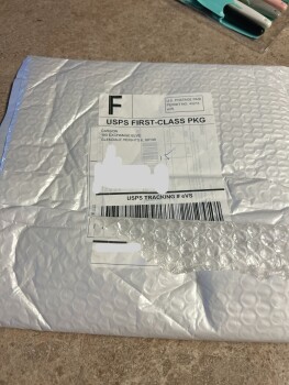 Informe de seguridad del consumidor Got Scammed I ordered 4 GCI rocker chairs for about $50. I probably got scammed. I got 10 toothbrush... foto #2