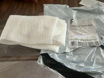 消费者安全报告 Received a package with a white scarf Received a package with a white scarf from 180 exchange Blvd G... 照片 #3