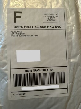 I received a ring I didn’t order and I ordered clothes photo #1