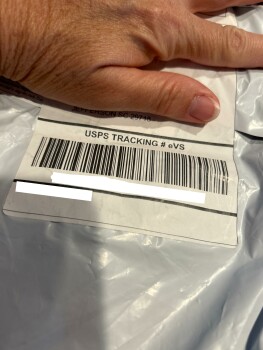 消费者安全报告 Received a package I didn’t order I received a brown scarf. From Carson. In Glendale heights, IL 照片 #3