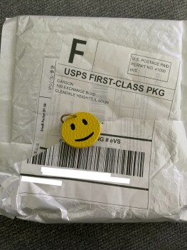 Scam!!!! Ordered 2 chairs from “QVC outlet” 49.99 صورة فوتوغرافية #1