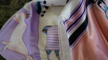 I don't know why I received this ugly scarf that I didn't order Foto #1