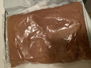 تقرير سلامة المستهلك Received a small package via USPS I did not order, with no shipping slip or reason for the item. Ret... صورة فوتوغرافية #1